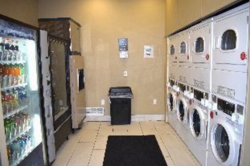 Super 8 by Wyndham Colo. Sprs. Garden Of The Gods image 1