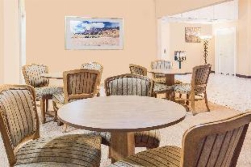 Super 8 by Wyndham Colo. Sprs. Garden Of The Gods image 10