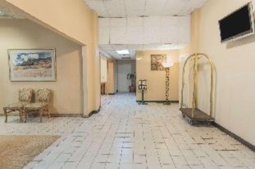 Super 8 by Wyndham Colo. Sprs. Garden Of The Gods image 12