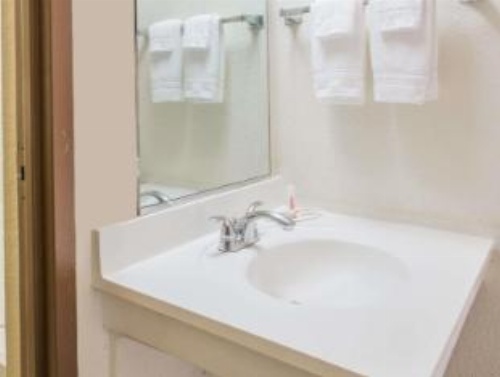 Super 8 by Wyndham Colo. Sprs. Garden Of The Gods image 14