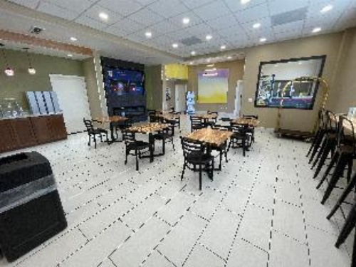 Super 8 by Wyndham Colo. Sprs. Garden Of The Gods image 6